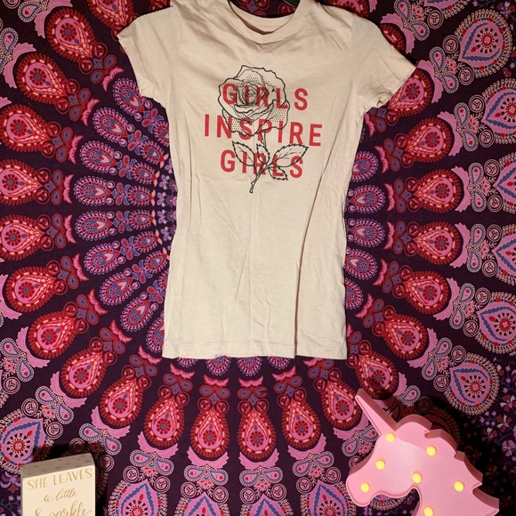 Tops - Picture 4 of 6